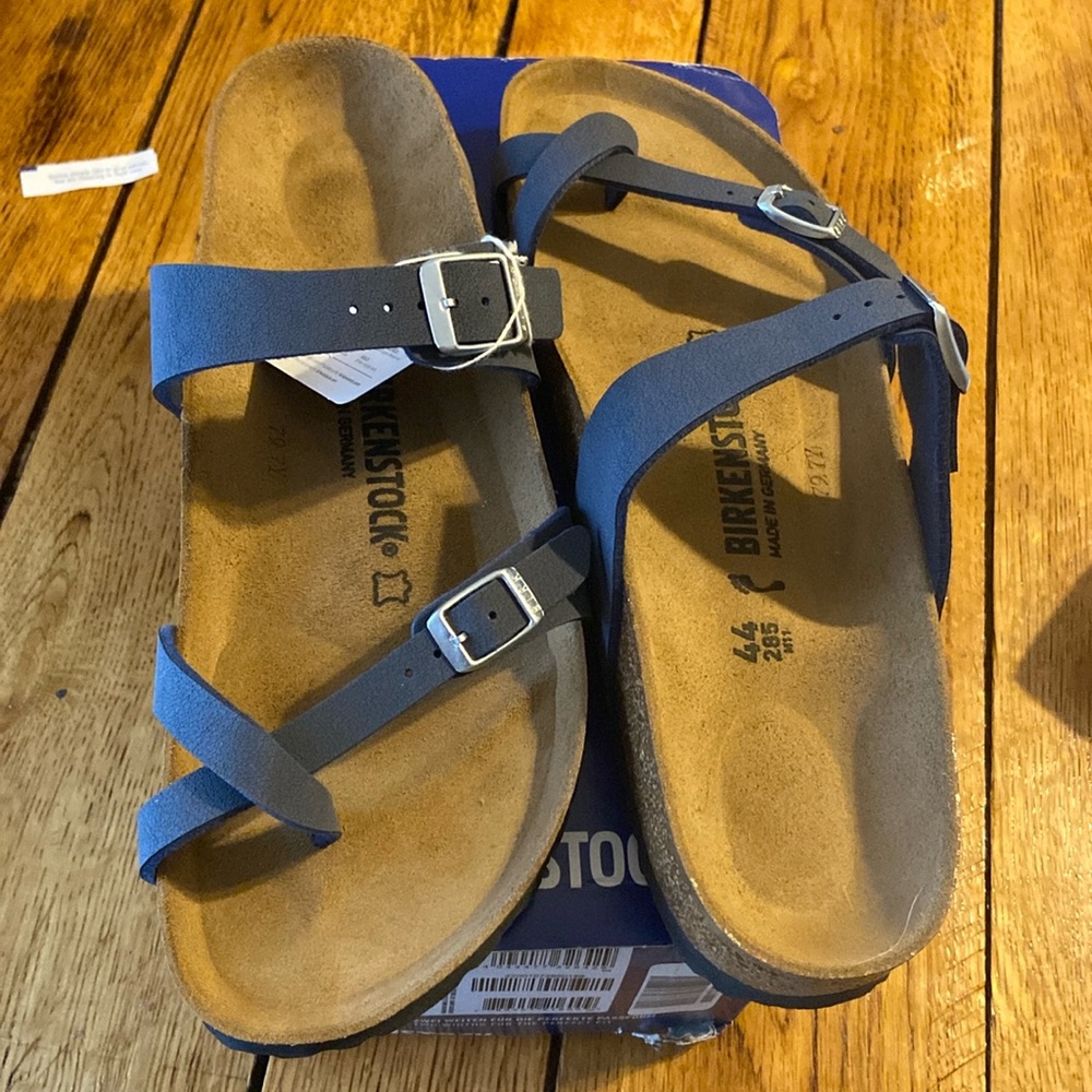 BNWT Navy Mayari Birkenstocks